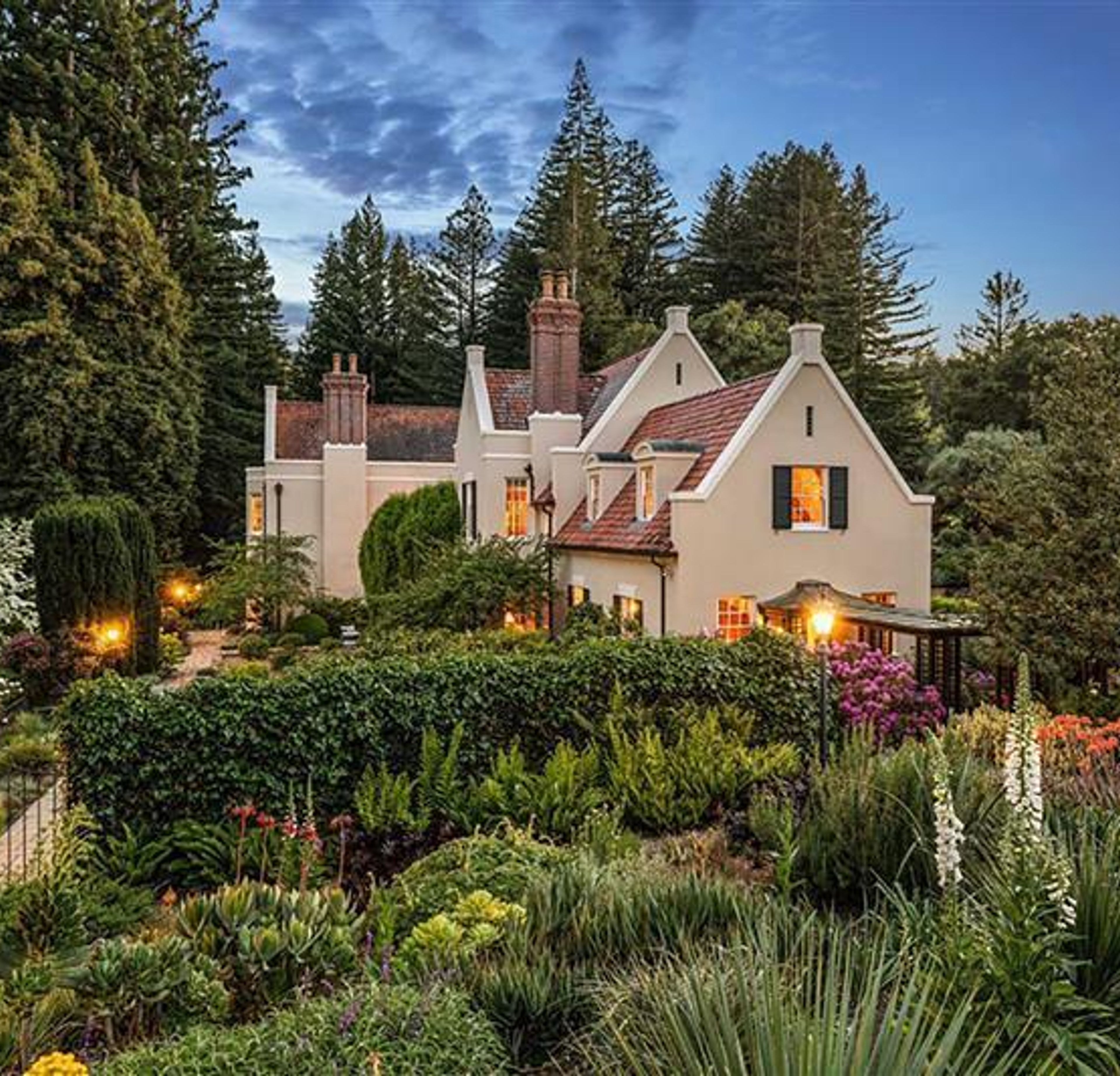 Property from Mountain Meadow: Freeman’s | Hindman Presents Betty and Gordon Moore’s Collection of English and Irish Furniture at Auction
