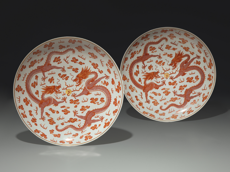 A Pair of Large Chinese Iron-Red Decorated 'Dragons' Chargers, Late Qing Dynasty