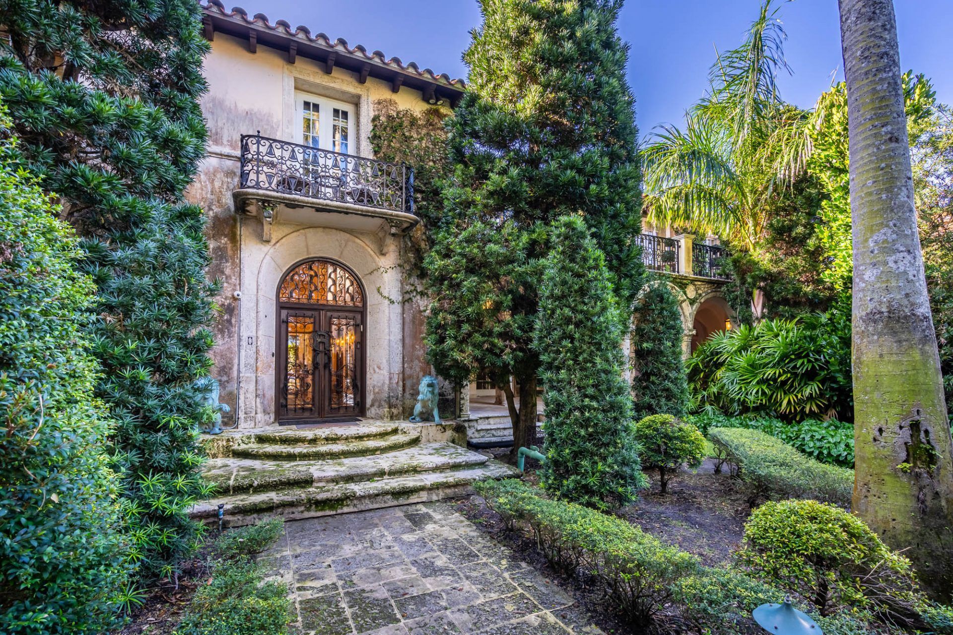 A Peek Inside Casa de Sueños in Miami Beach
