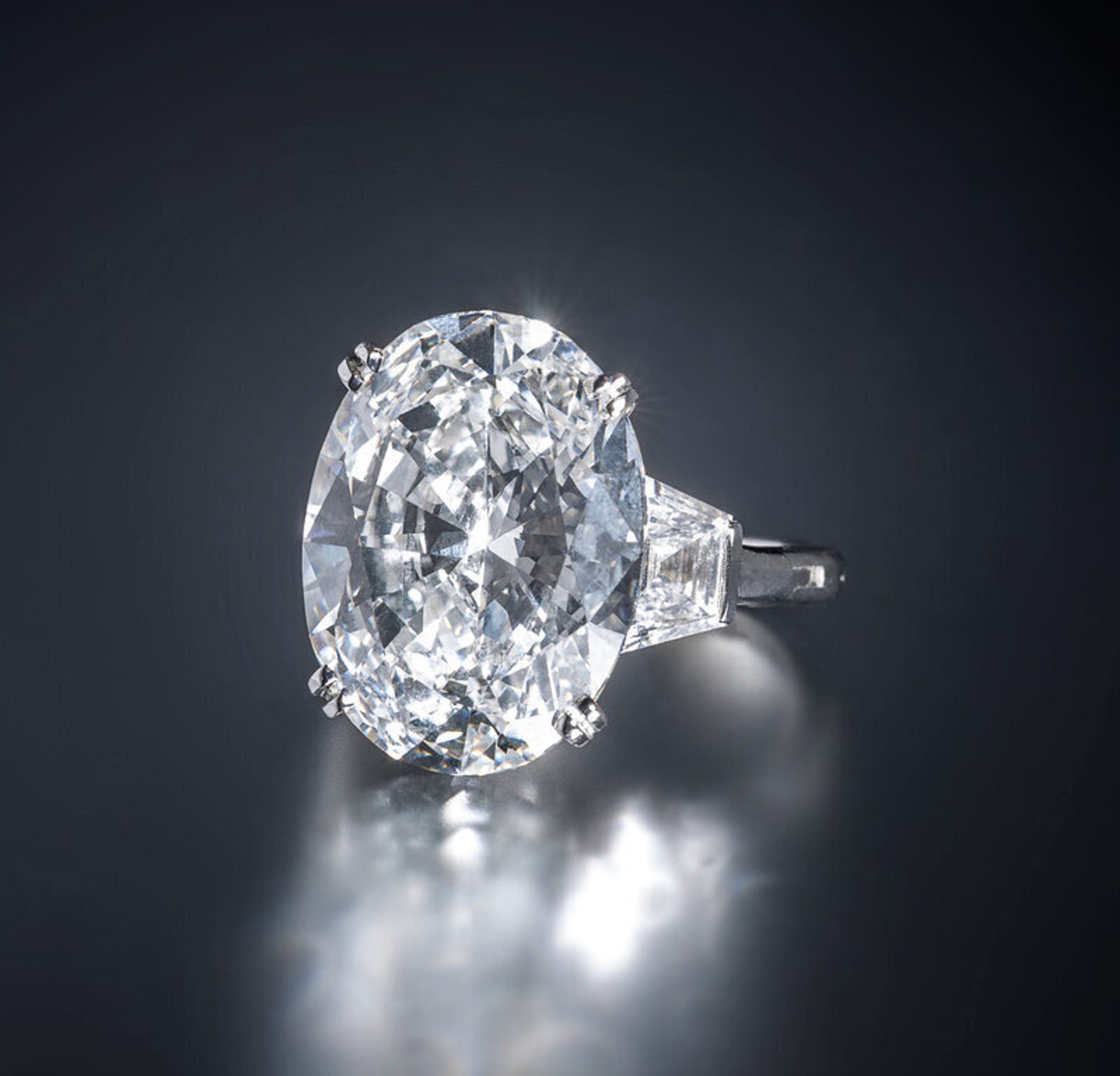 Freeman’s Achieves $4.5M in New York Important Jewelry Auction, Led by Exceptional Diamonds