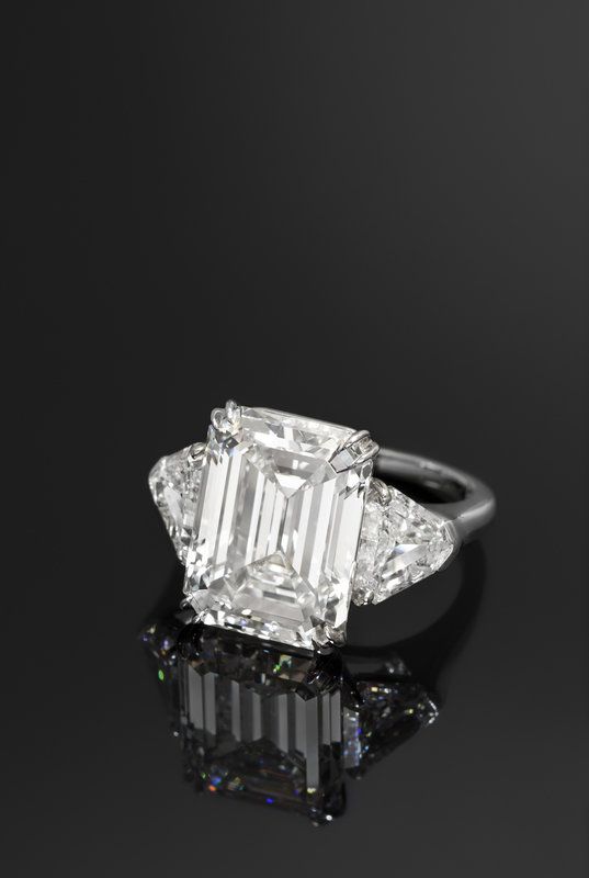 An Important Platinum and Diamond Ring, Graff,