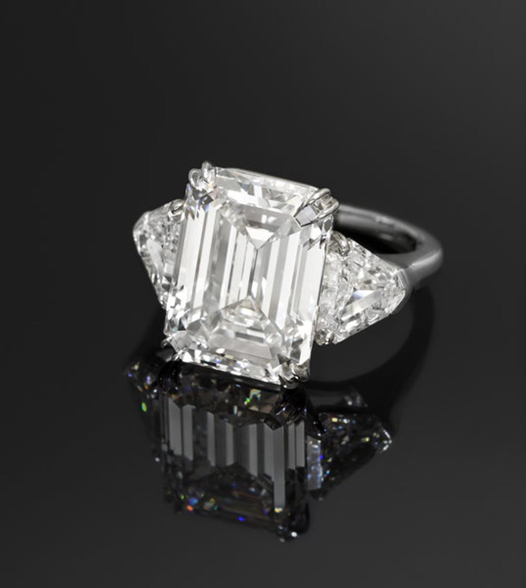 An Important Platinum and Diamond Ring, Graff