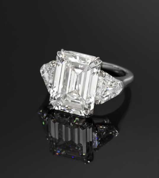 An Important Platinum and Diamond Ring, Graff