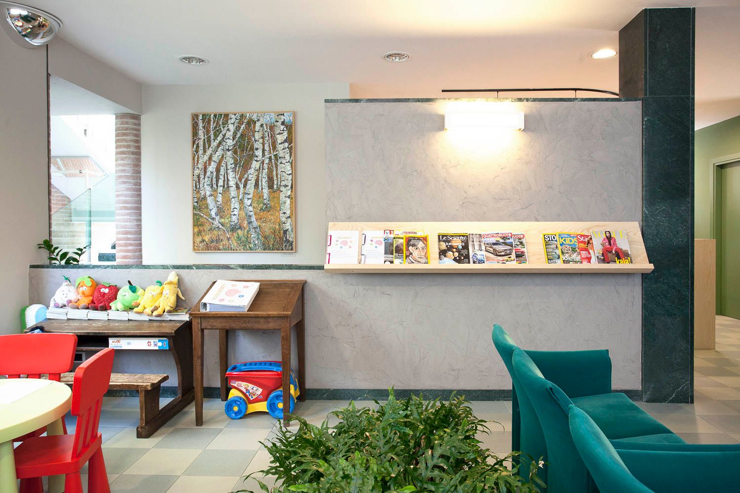 foto a colori studio ortodonzia pediatrica con dettaglio zona gioco bimbi