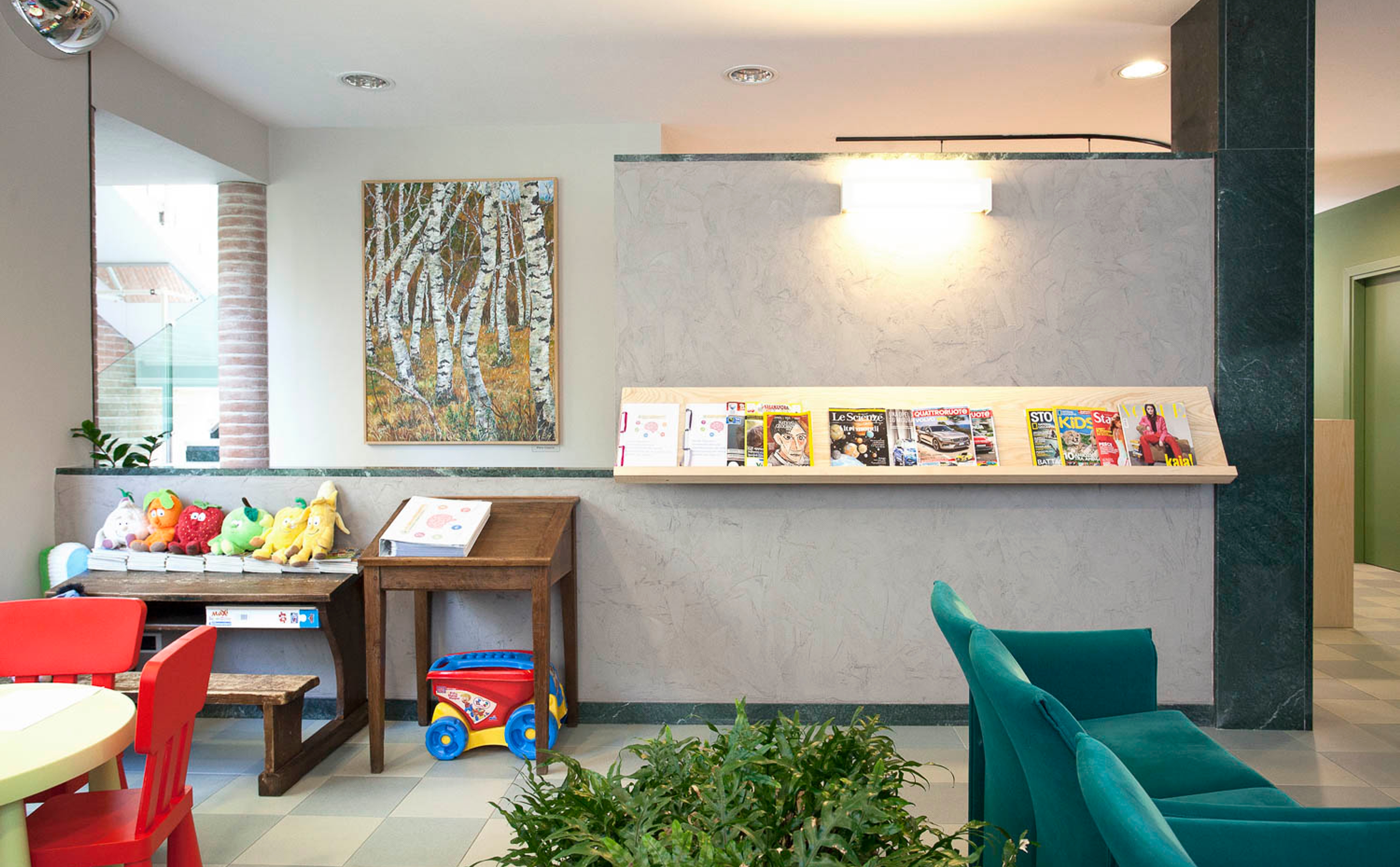 foto a colori studio ortodonzia pediatrica con dettaglio zona gioco bimbi