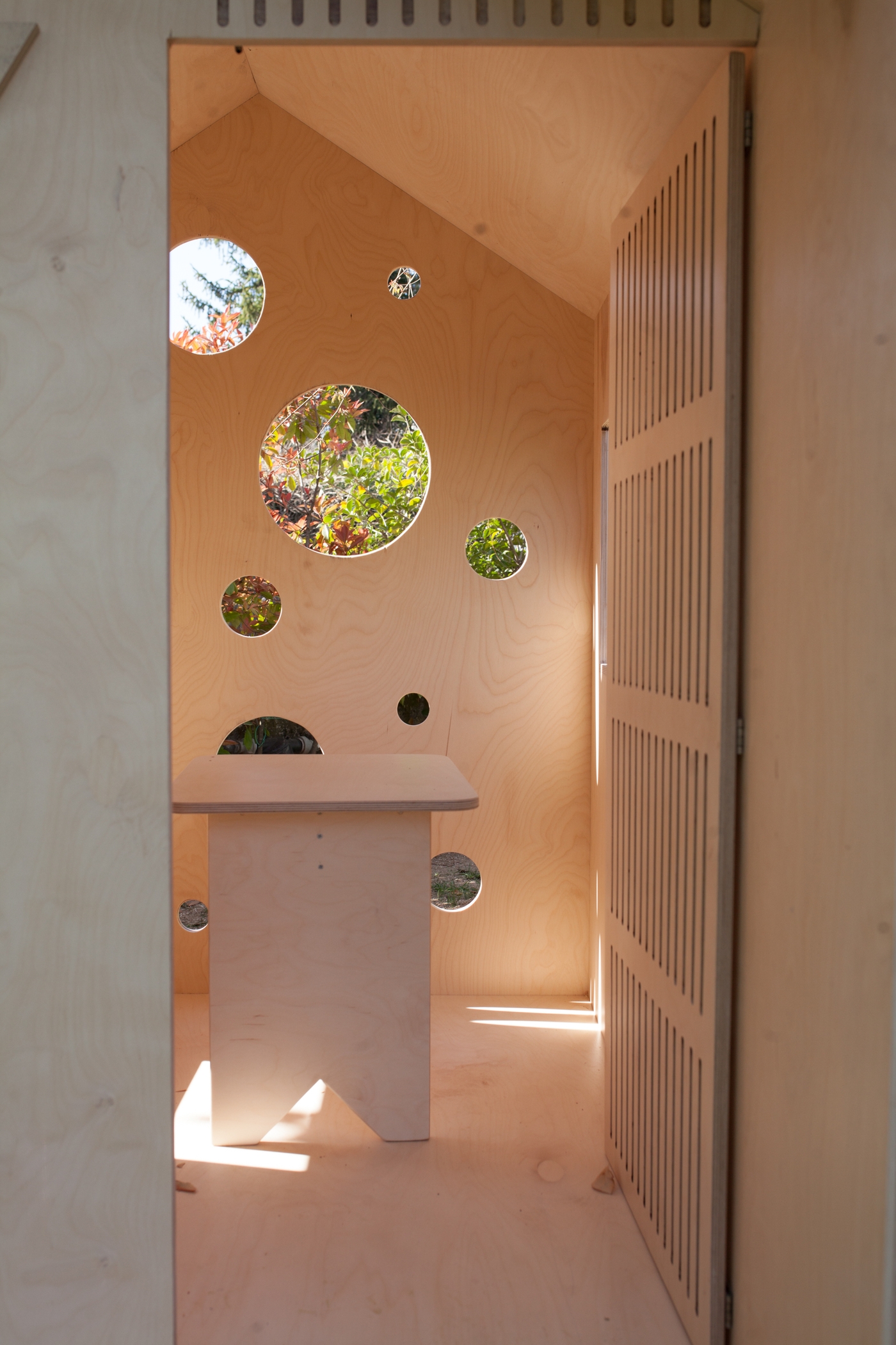 casetta in legno, Micro Architettura per Bambini, giardino e natura