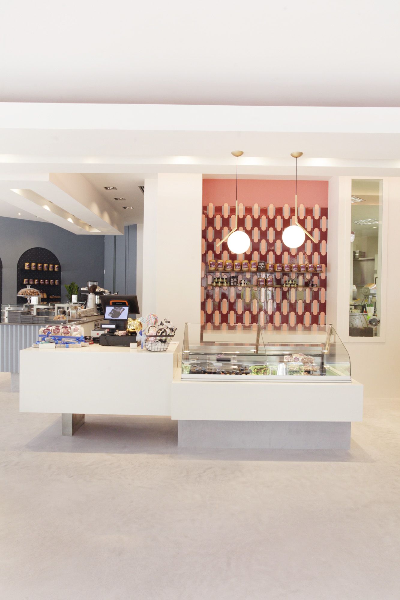 foto a colori di una pasticceria