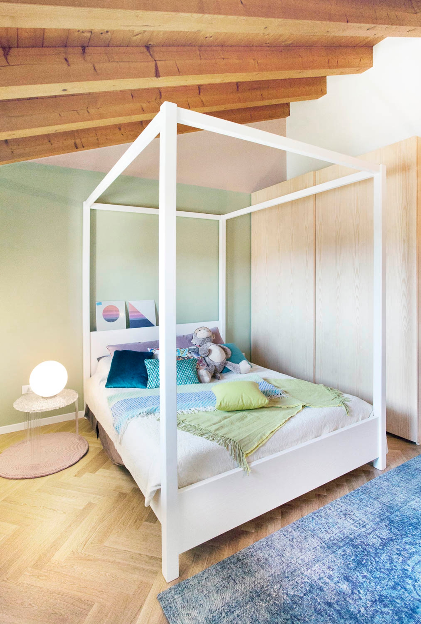 foto a colori con camera da letto