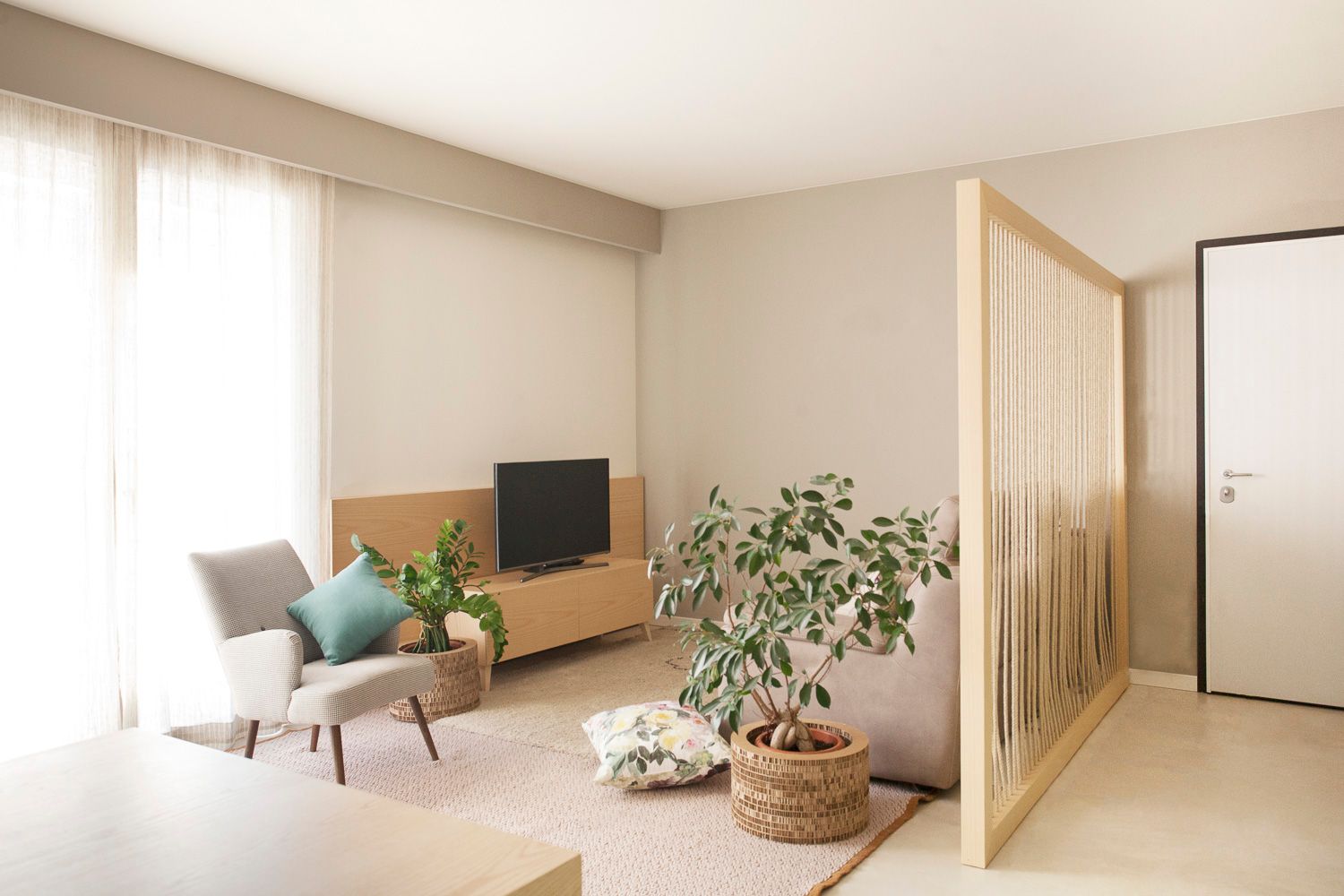 foto a colori con living luminoso