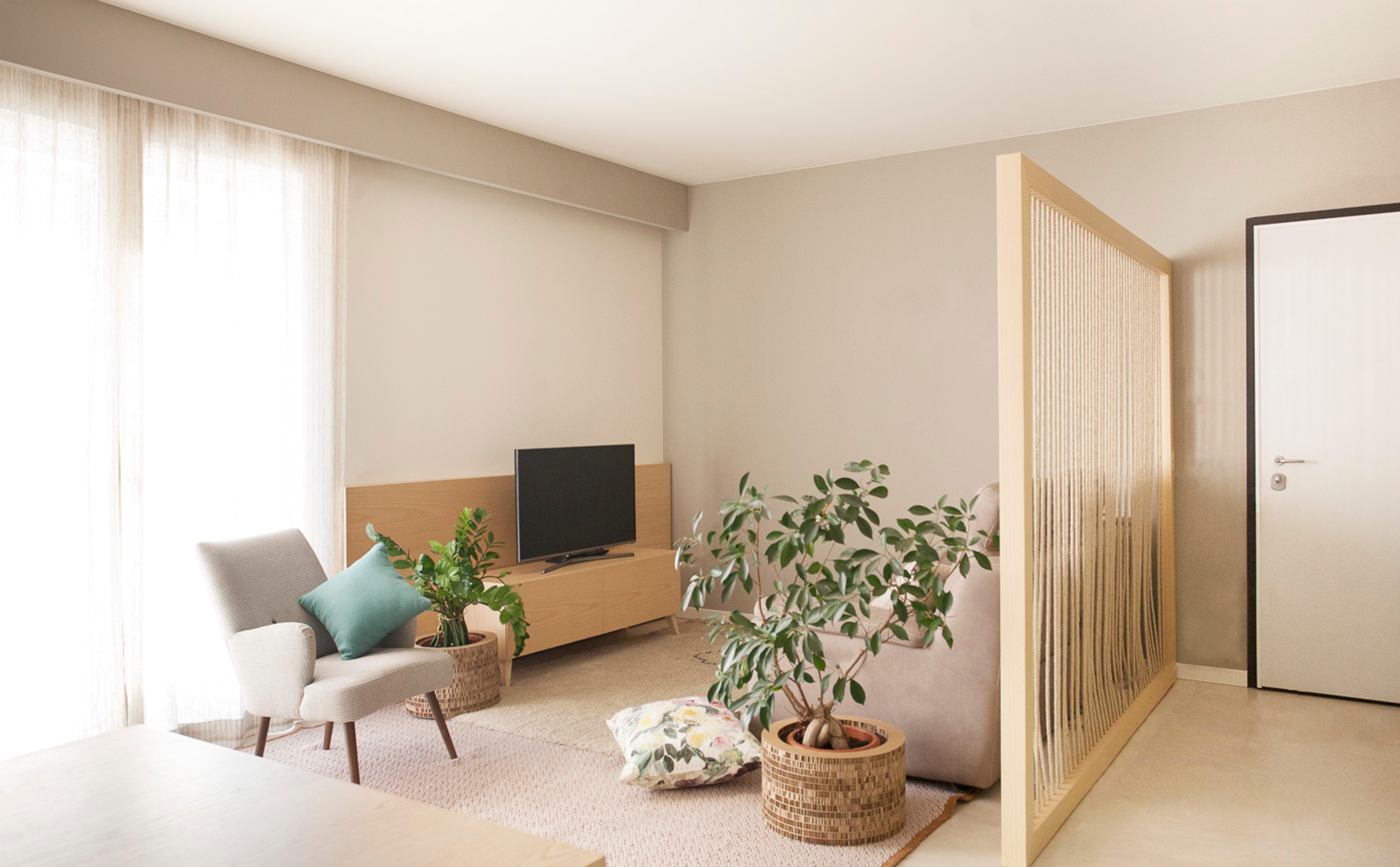 foto a colori con living luminoso