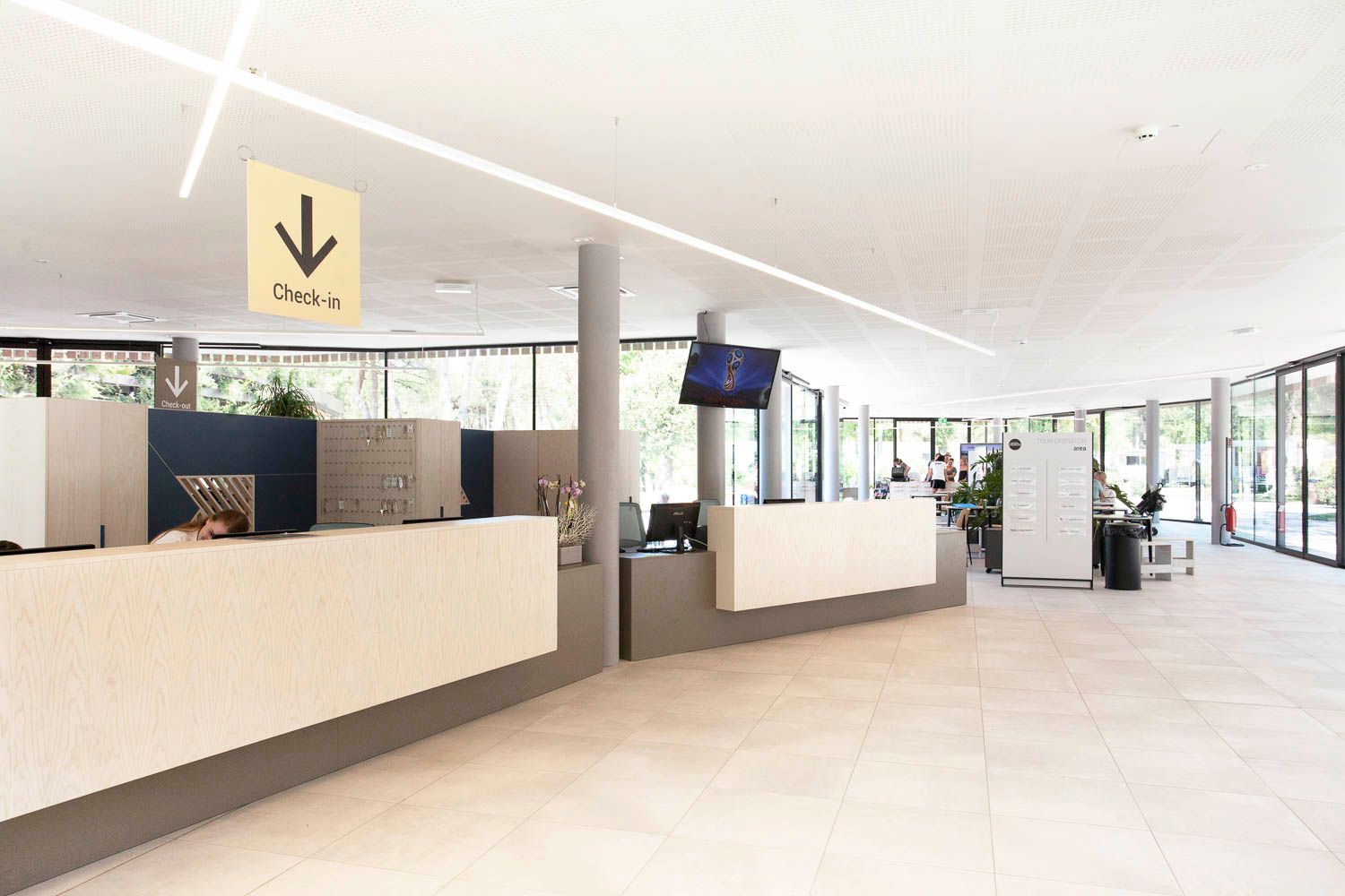 foto a colori con ingresso camping 