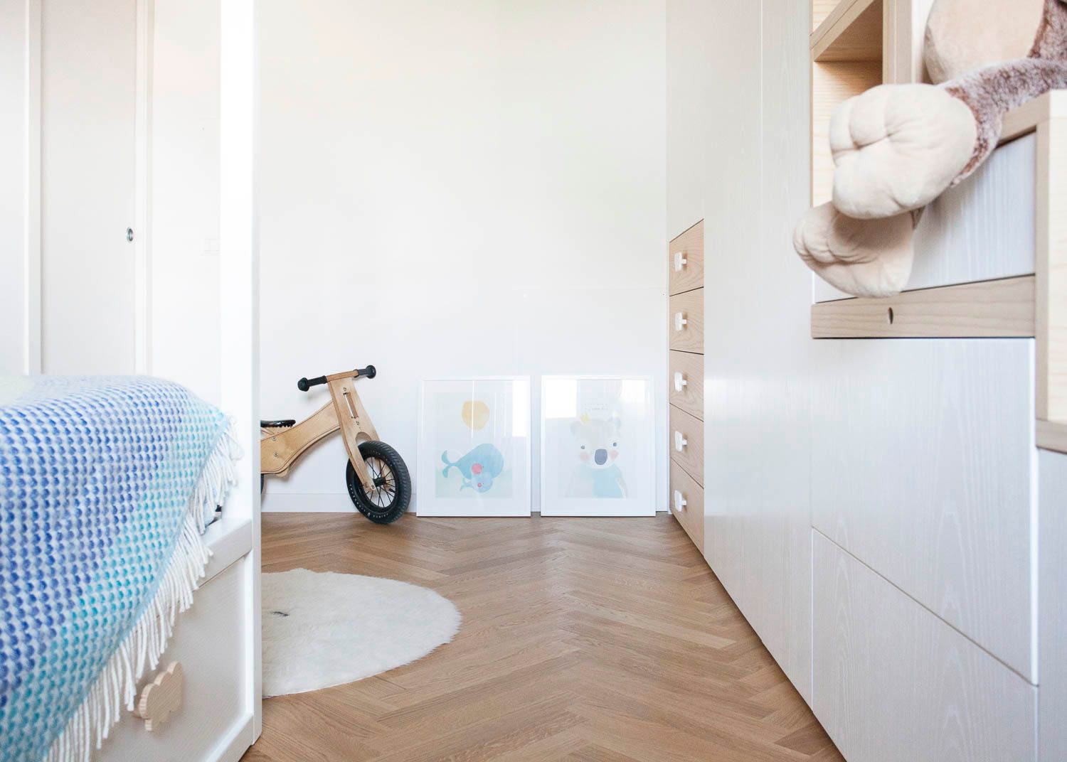 foto a colori con cucina luminosa in stile nordico