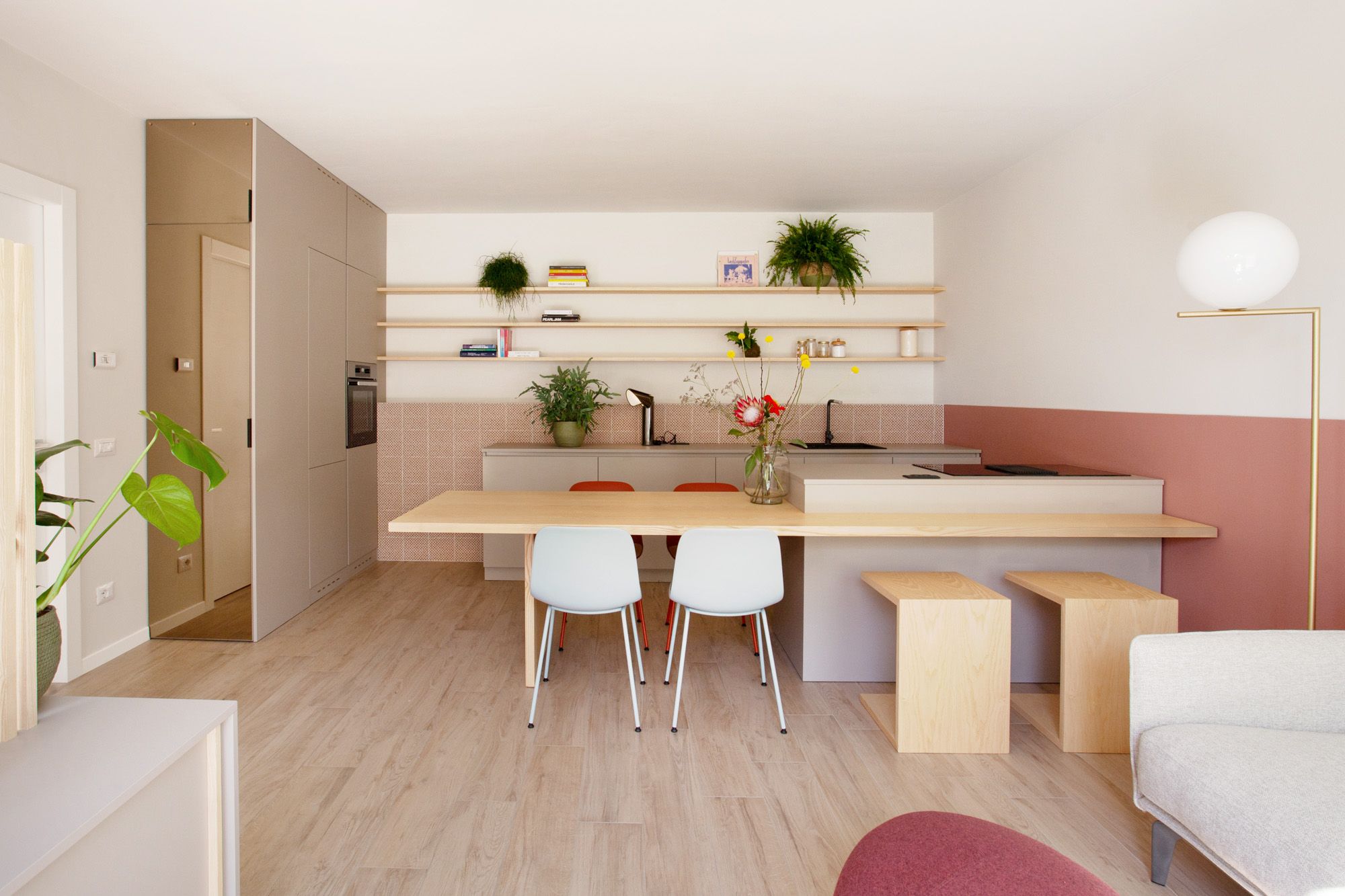 foto a colori di una cucina