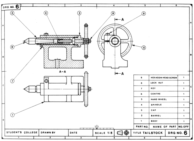 Samlingstegning af en mærket hydraulisk maskine, der viser dens forskellige dele og komponenter.