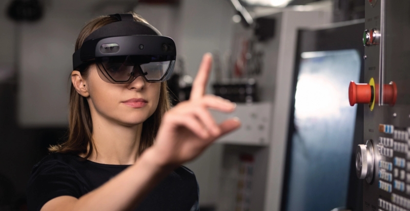 Comment Microsoft HoloLens transforme les industries grâce à la technologie de la réalité mixte ?