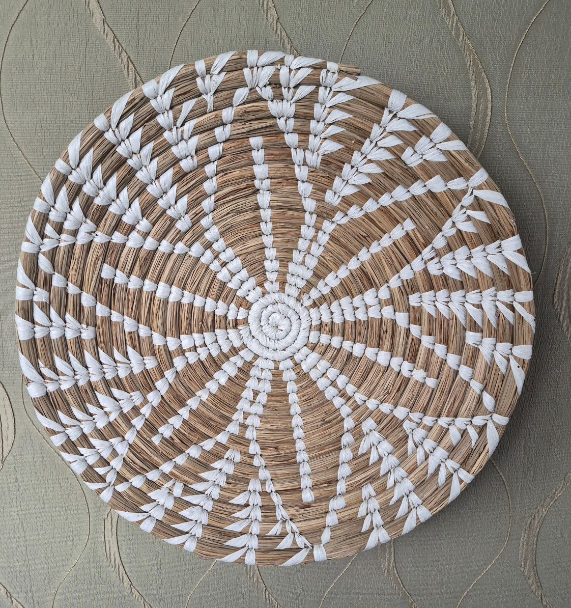 Raffia White & Natural Wall Plate 50cm