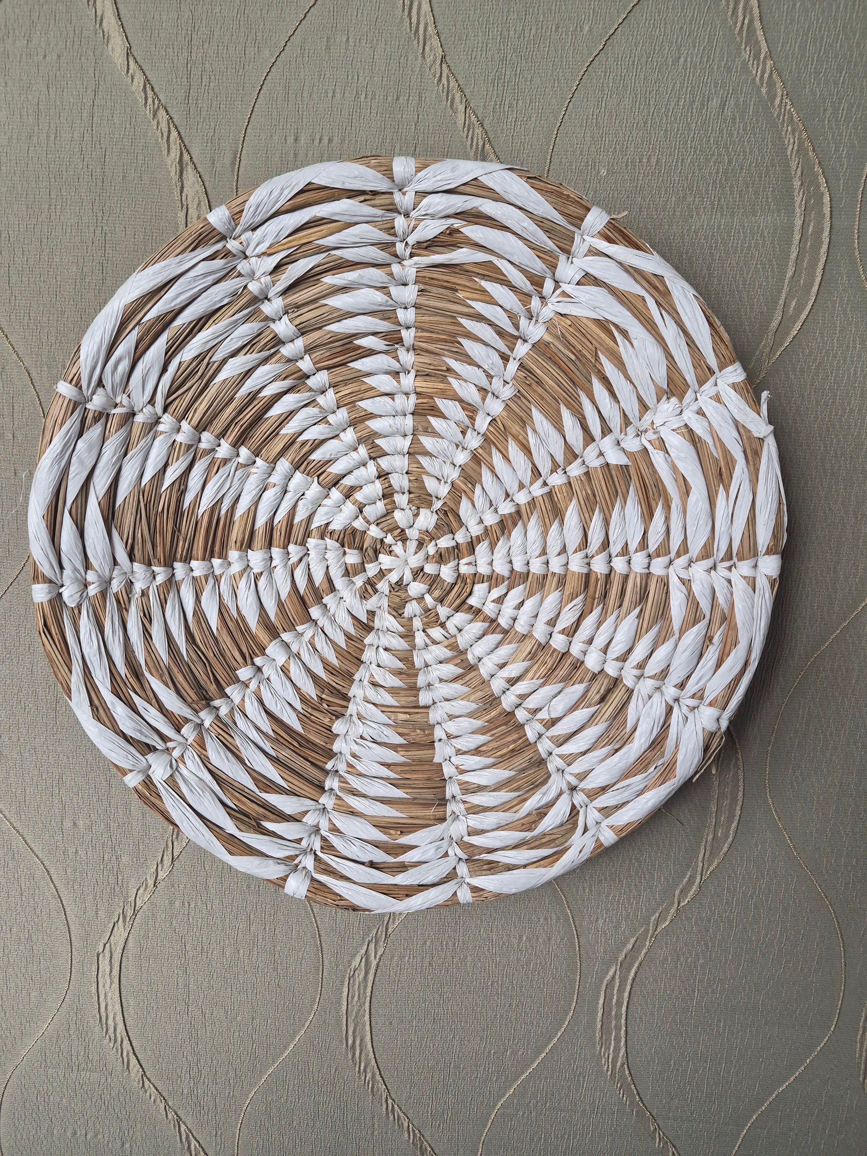 White & Natural Wall Plate