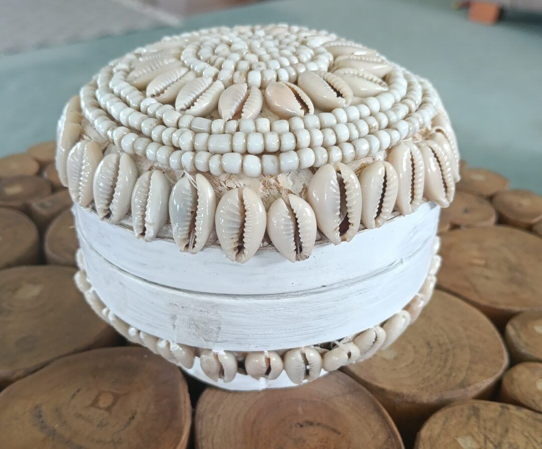 Belle White and Cowrie shell Trinket box - Small