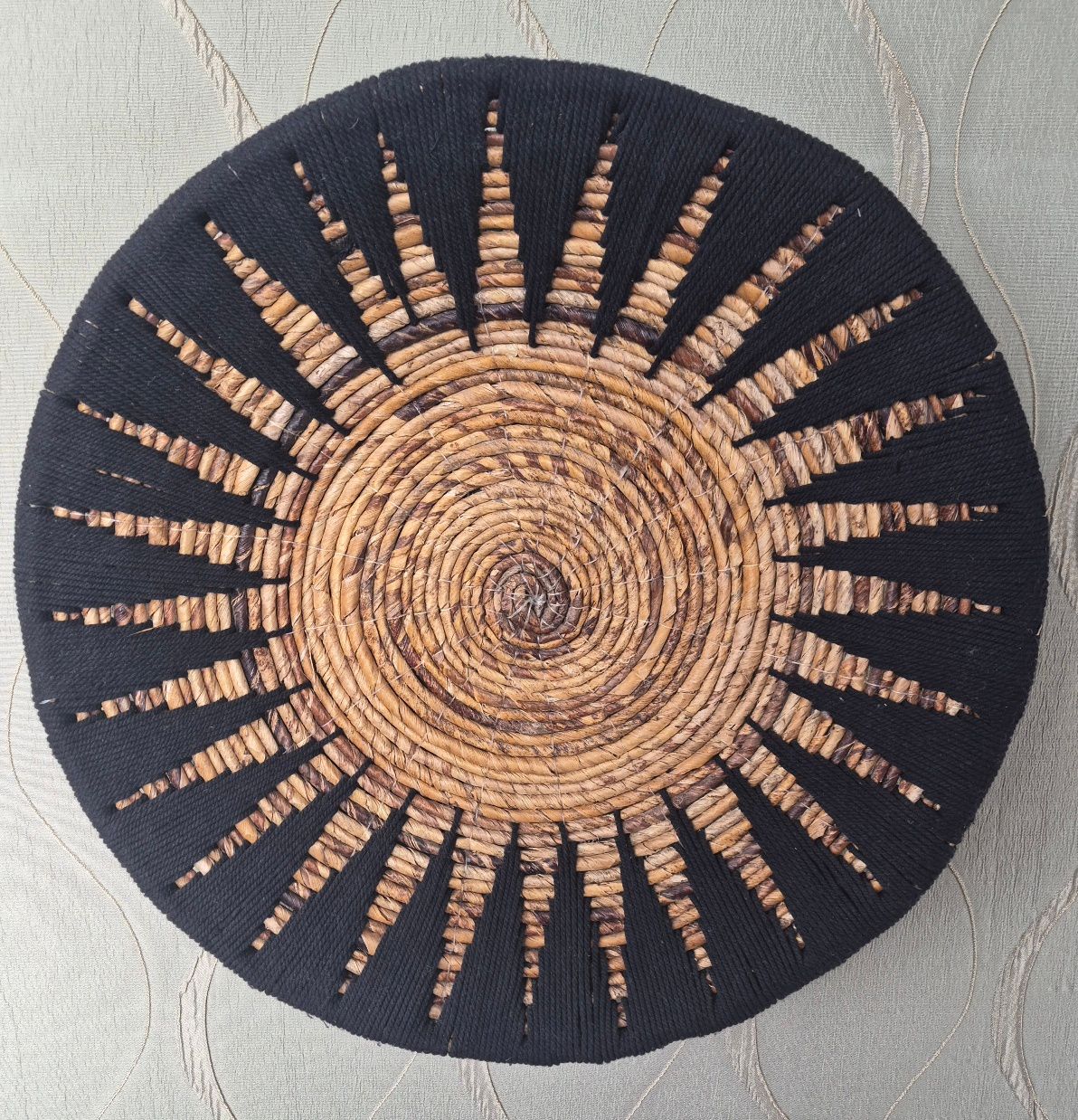 Black & Natural Seagrass Wall Plate