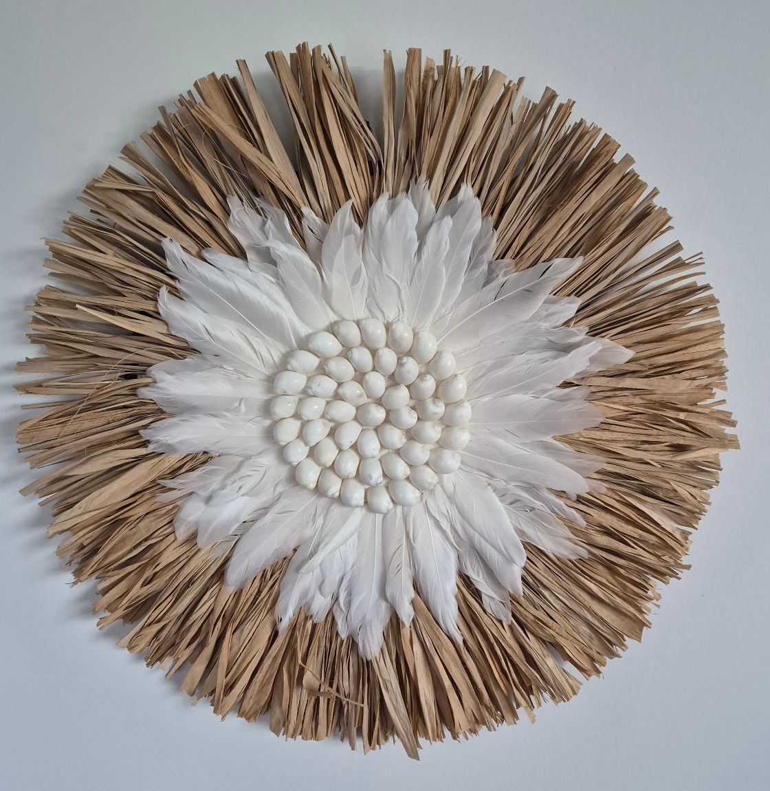 Raffia Feather and Shell Round Wall Decor Style 2