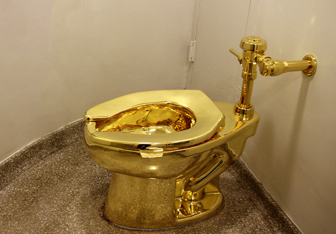 Золотой унитаз купить. Унитаз под золото TS-8801. Золотой туалет Миглиоре. Унитаз из золота. Дорогие унитазы.