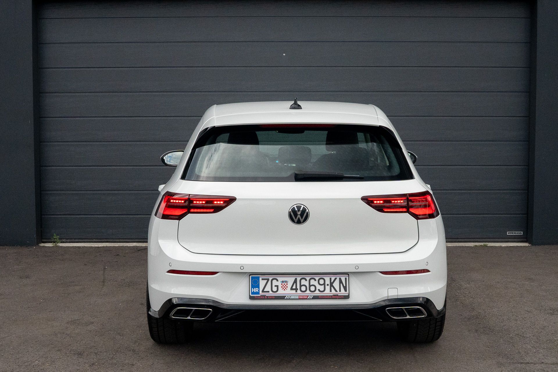 VW Golf 8 TDI izvana r-line