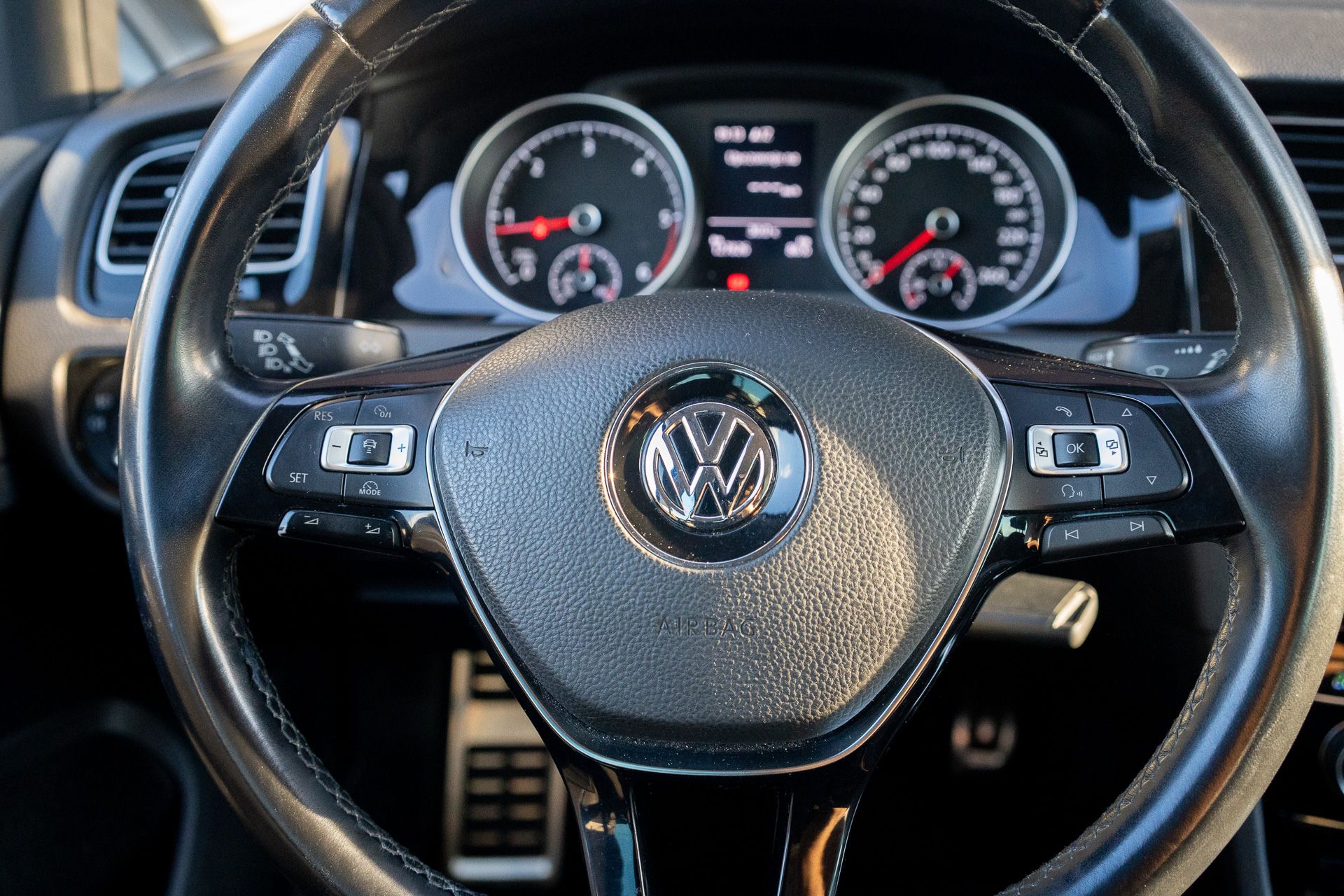 Golf 7.5 2.0 TDI ACC LED interijer