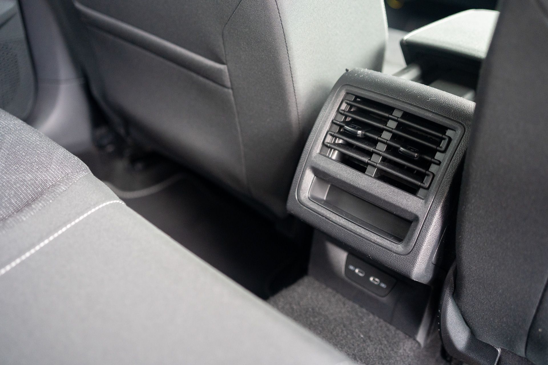 VW Golf 8 TDI interijer