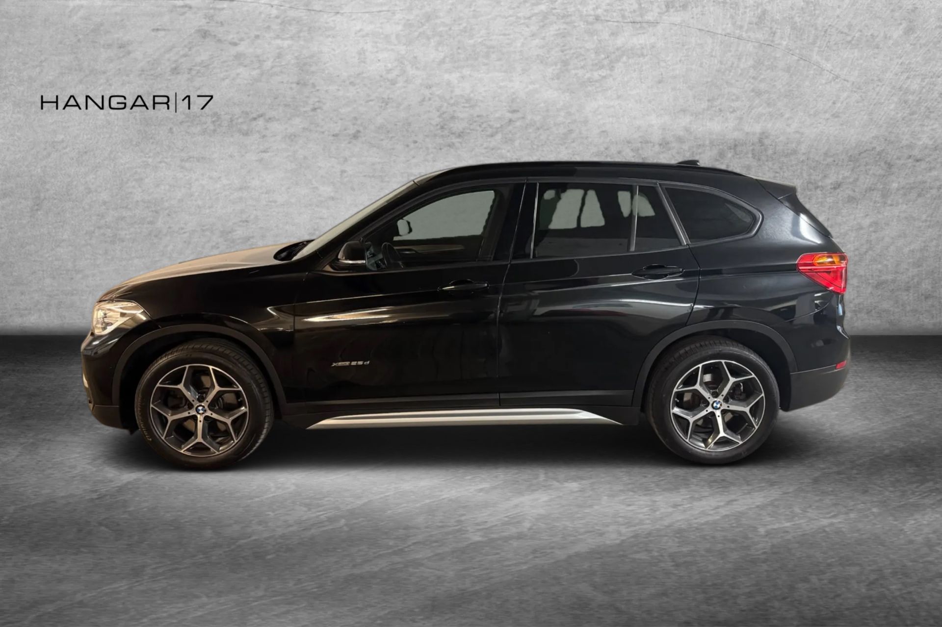 BMW X1 bok