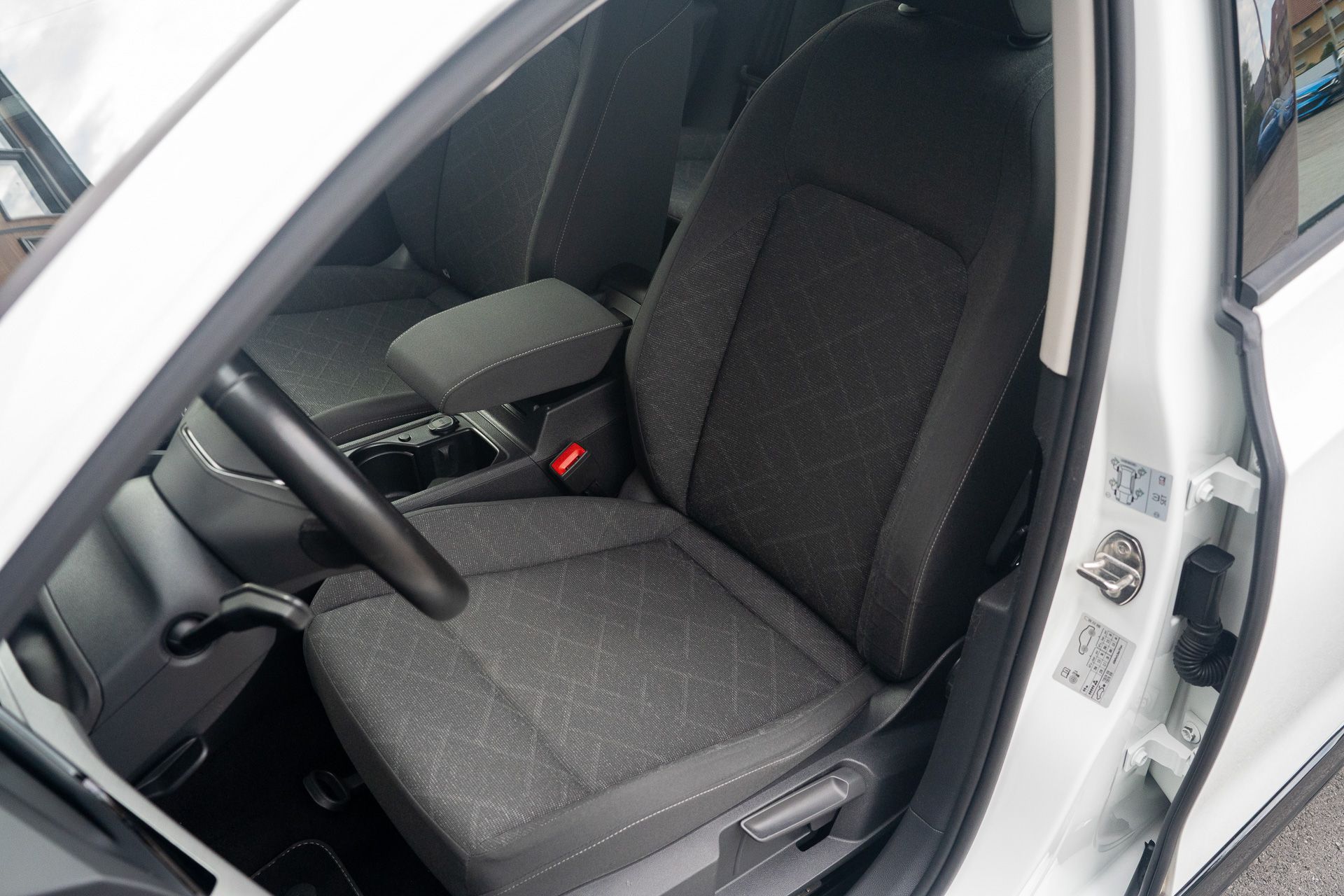 VW Golf 8 TDI interijer