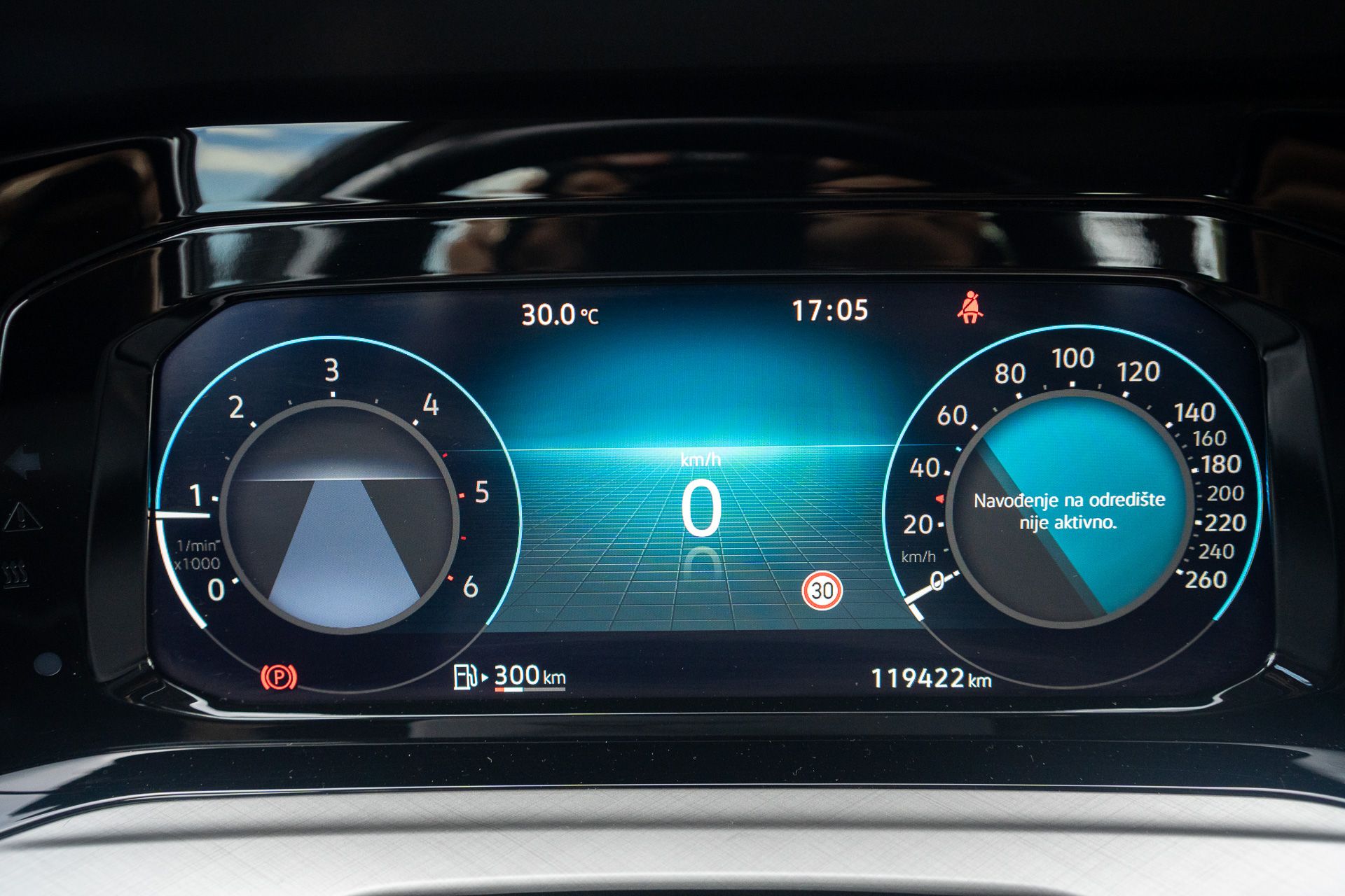 VW Golf 8 TDI interijer