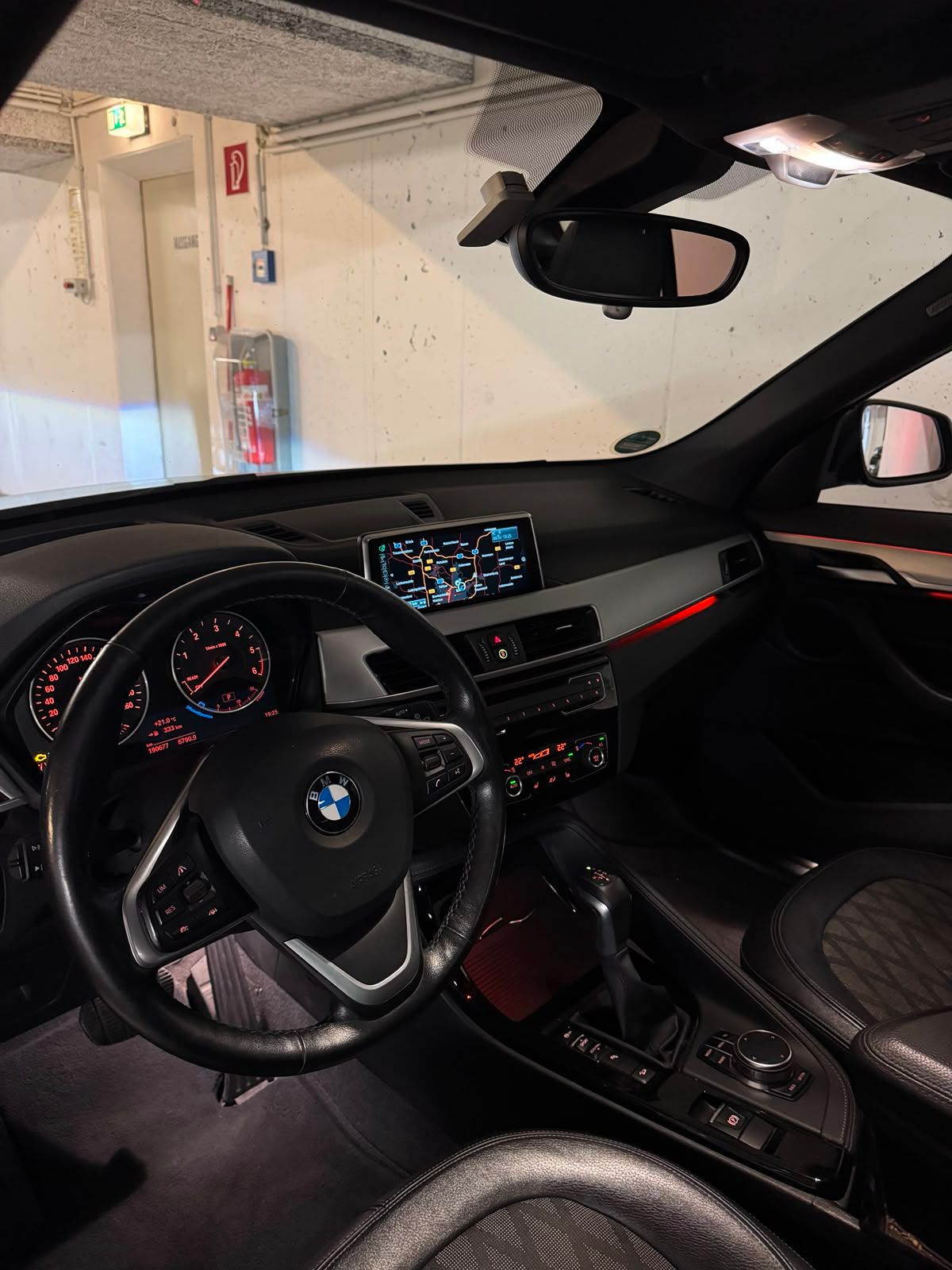 bmw x1 25d xdrive interijer 