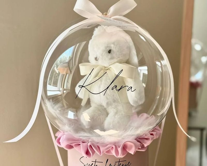 Personalizirani balon-box za krštenje s nježnim ružičastim detaljima