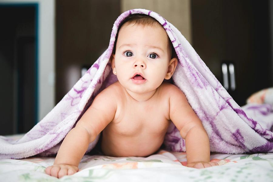 ¿Mi bebé se despierta mucho de noche? Qué es normal y cuándo consultar