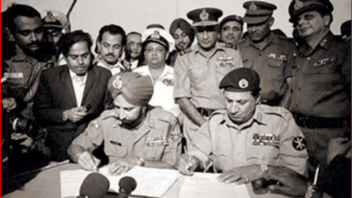 Pakistan Army surrenders before Indian Army