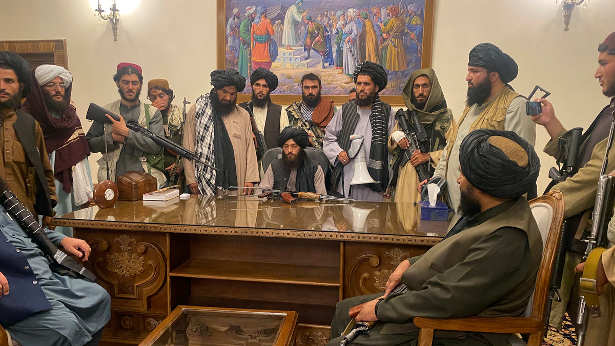 Afghan govt collapses under Taliban pressure