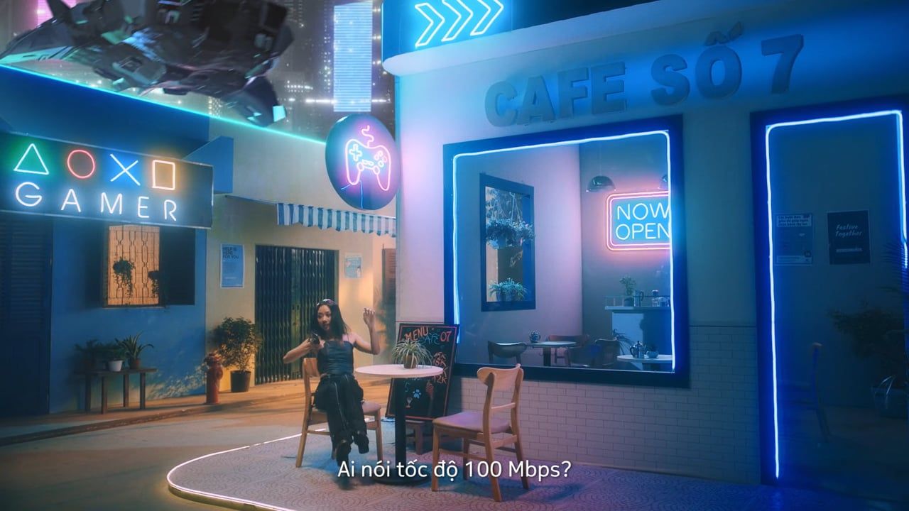 Image of Suboi dating with Nokia, a back of a legend for a time