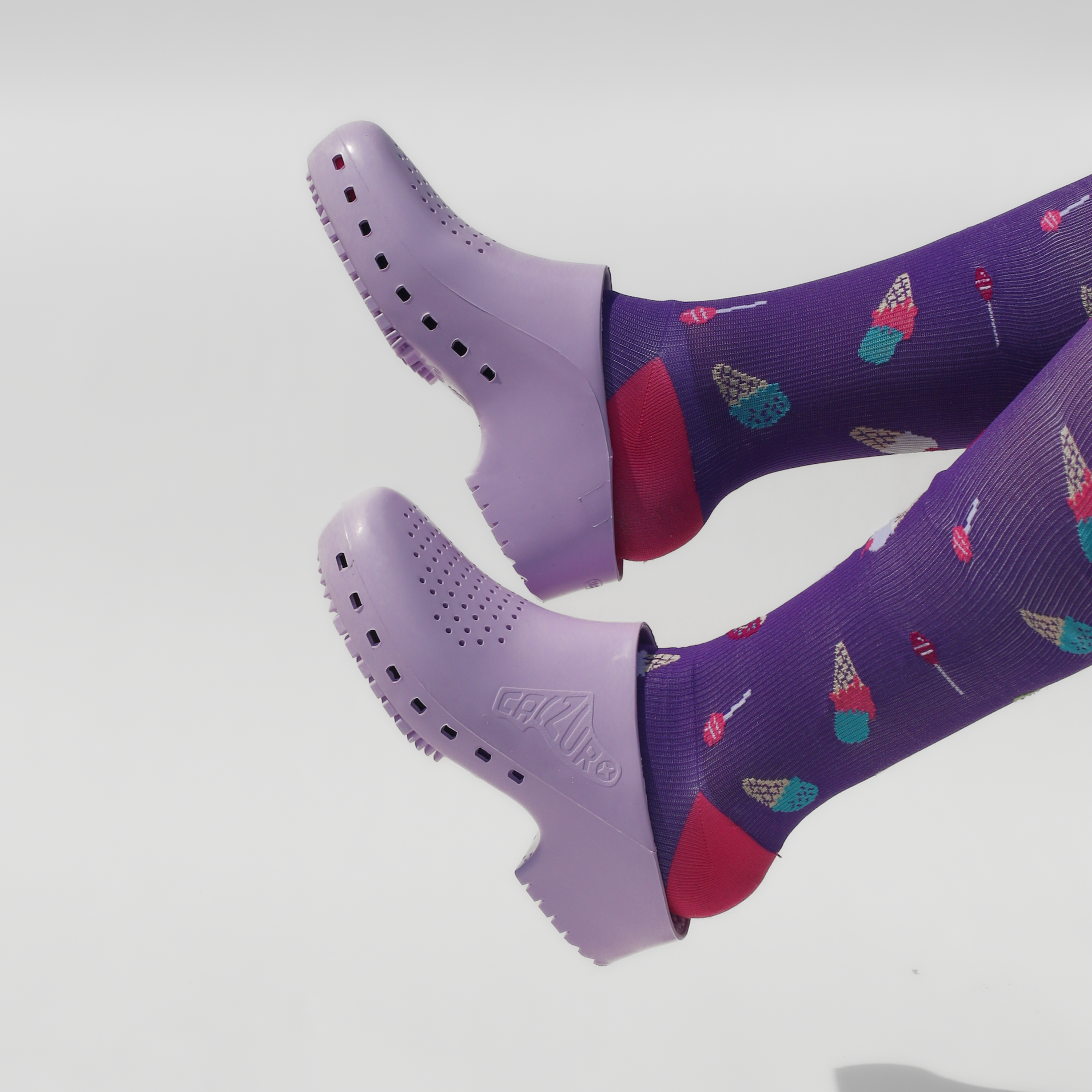 Calzuro Classic With Holes Lavender image 4