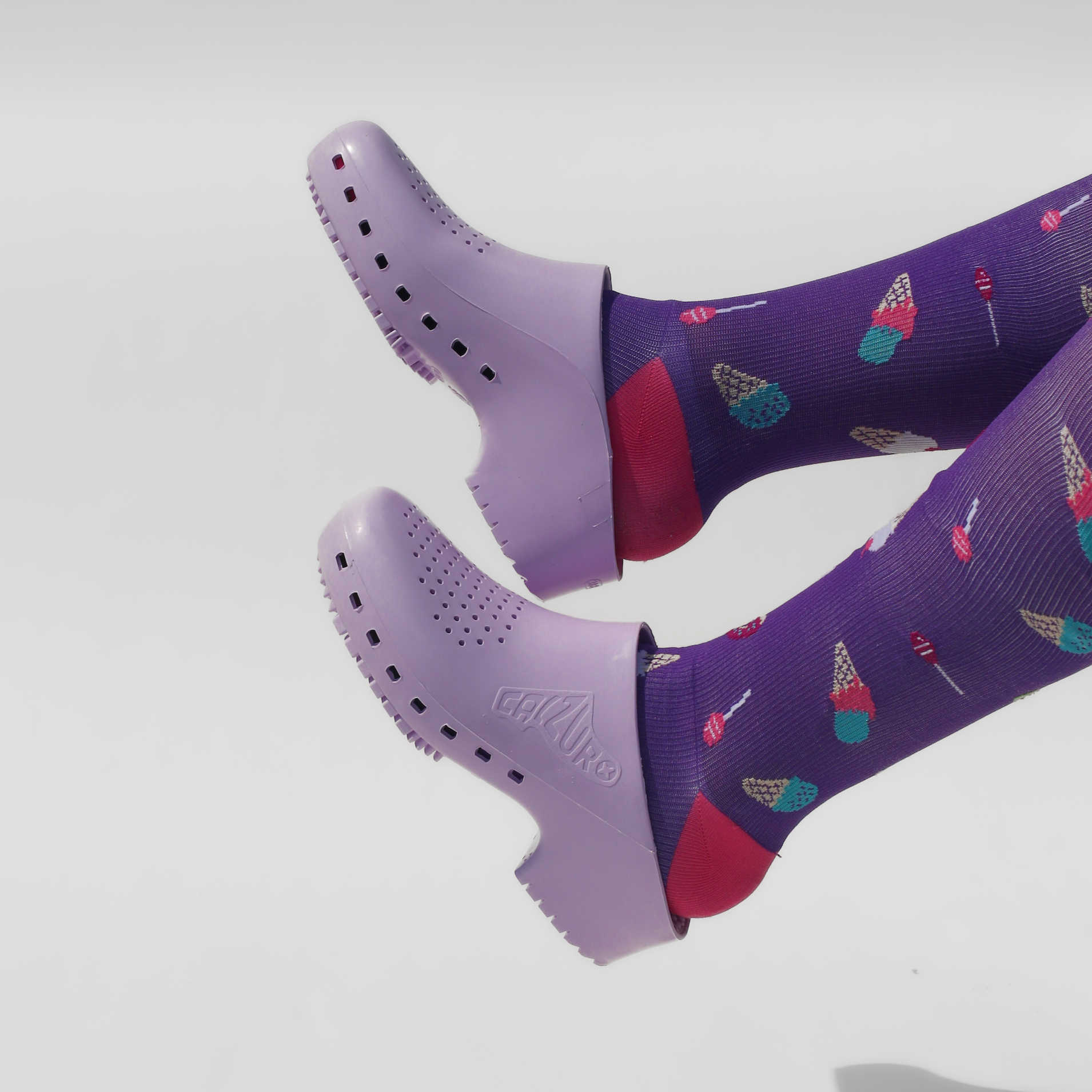 Calzuro Classic With Holes Lavender image 4