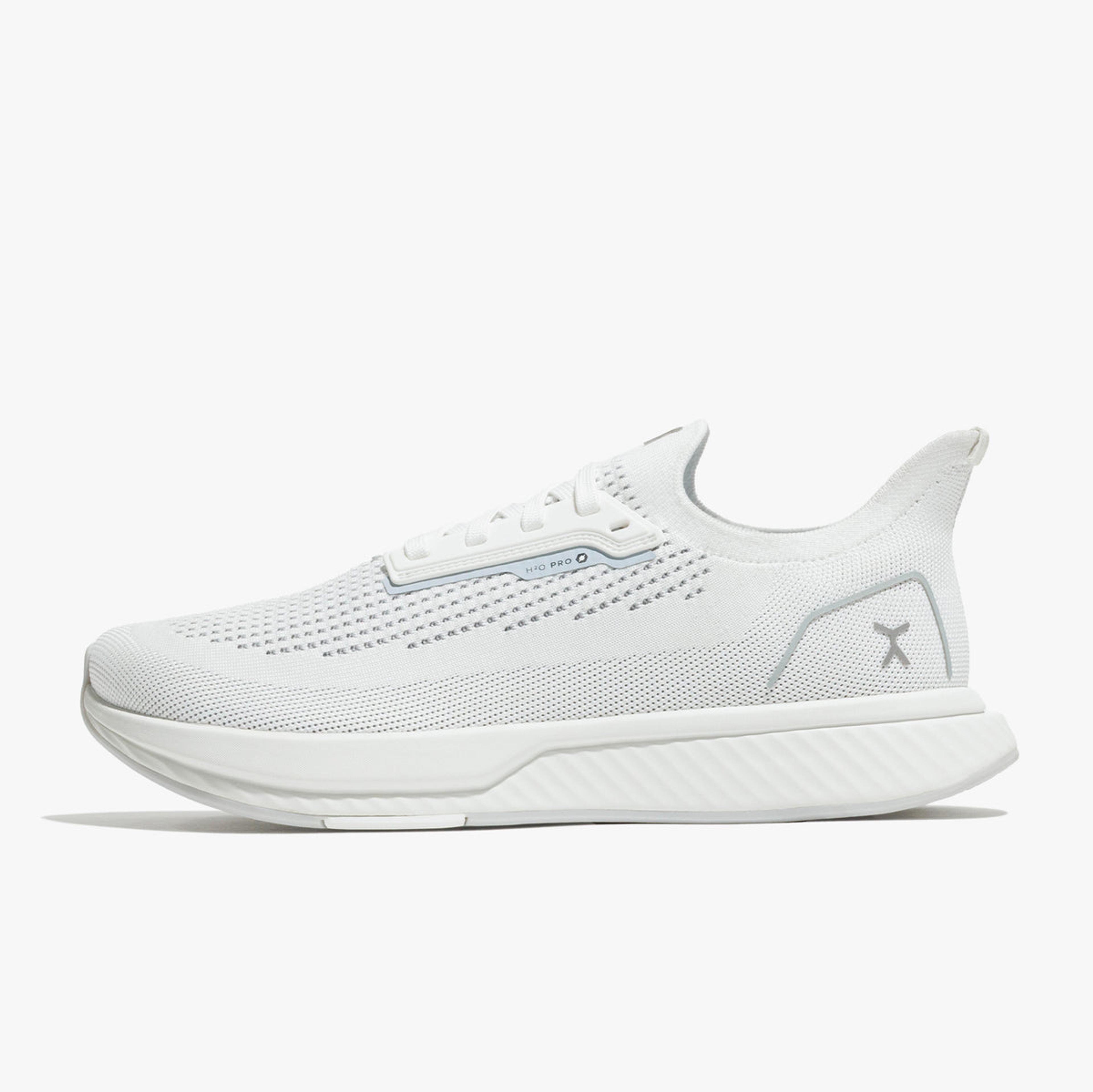 Product image for Adapt Runner H20 Pro in White HP / M5 / W6.5