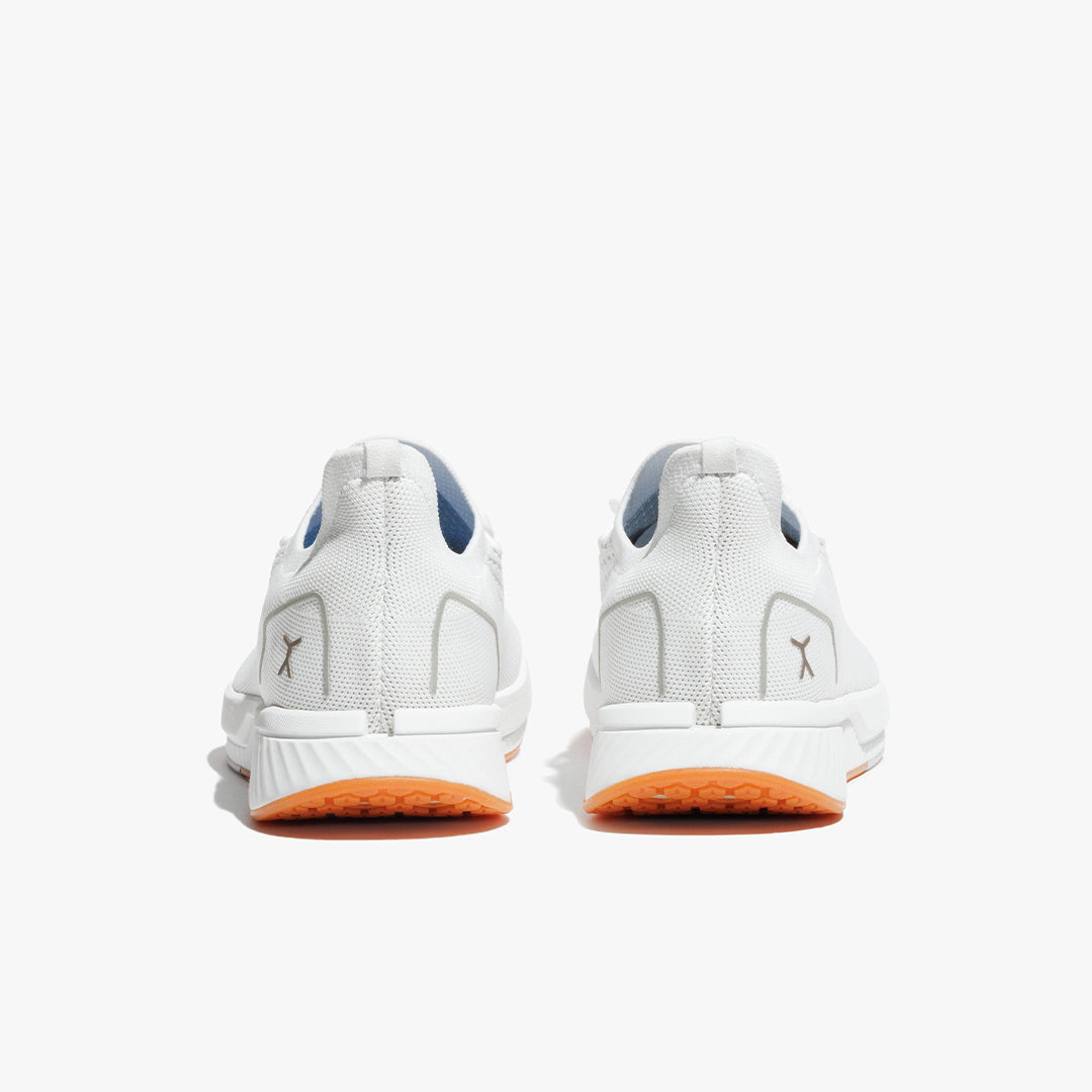 Adapt Runner in White / Gum RN