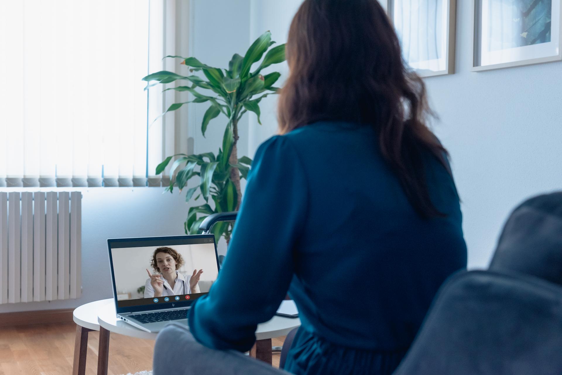 Vídeo de una consulta online