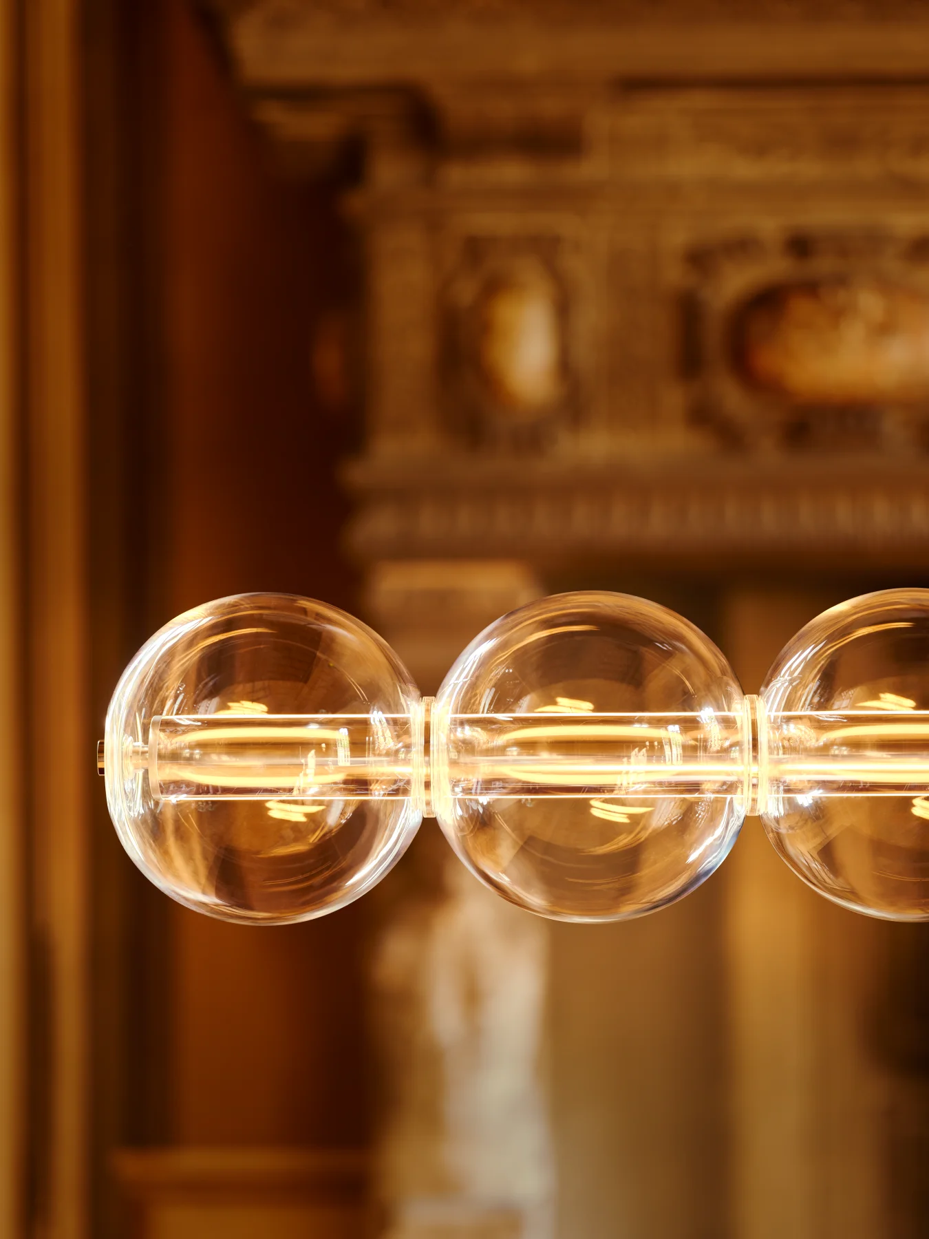 Flos-Luce_Sferica-PH_Robert_Rieger-2025-Detail-004