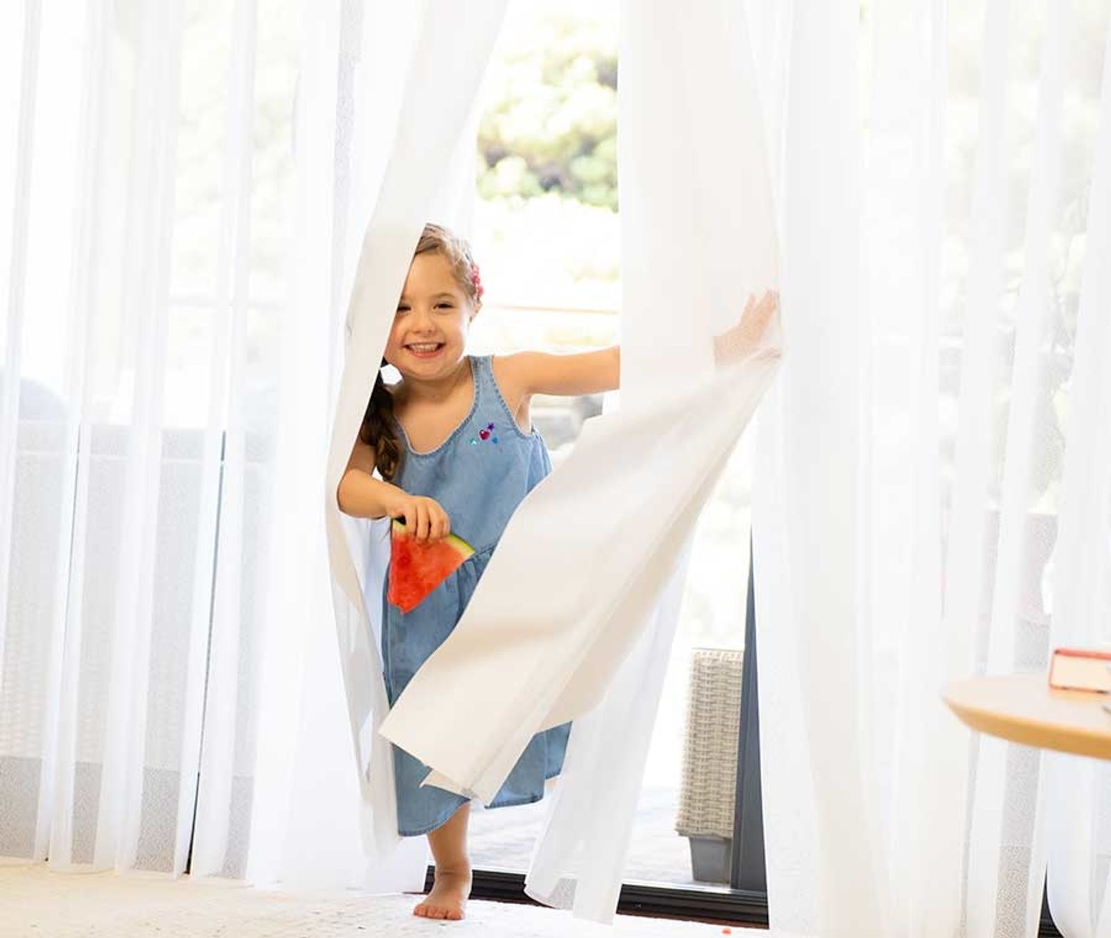 Patented technology that combines the best of curtains and blinds