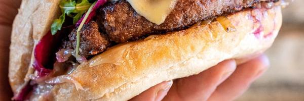 SERTIG BURGER (mit pommes)