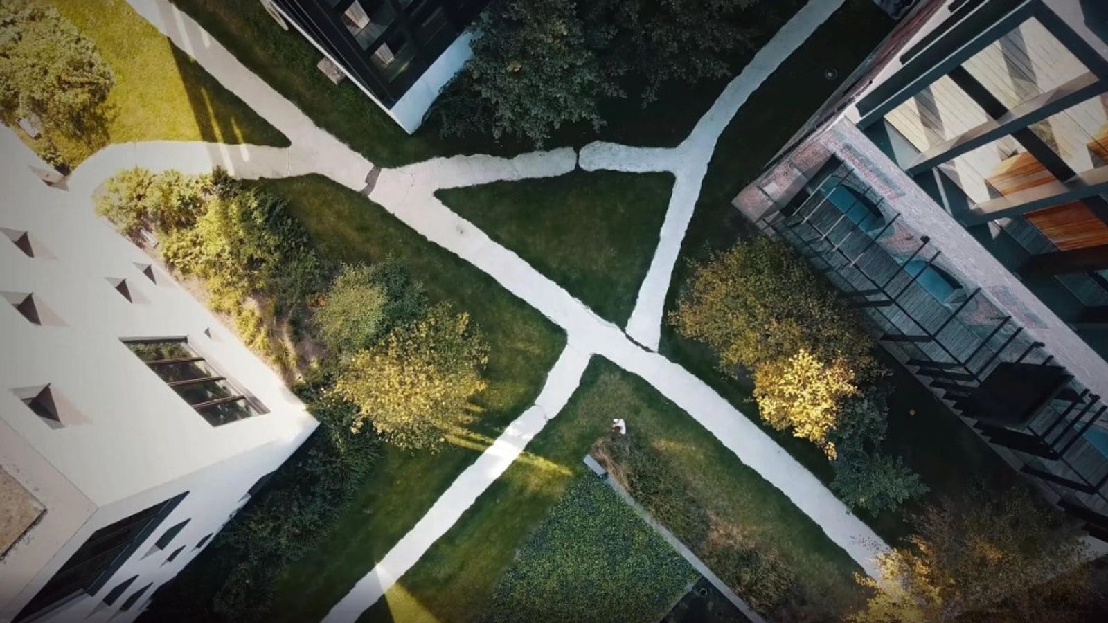 Aerial view of a modern courtyard with intersecting white paths, symbolizing the different stages a quote and an invoice take in a sales workflow