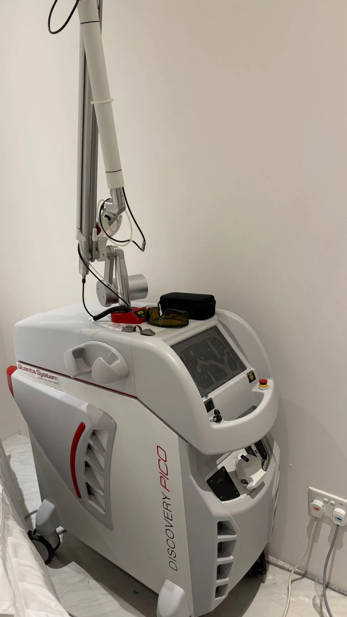 Discovery Pico picosecond laser equipment used at Nexus Aesthetic