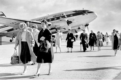 Under de så kallade rekordåren fick anställda längre semester och de började resa med flyg till södra Europa.
