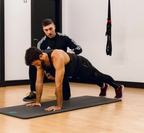 dos personas entrenado