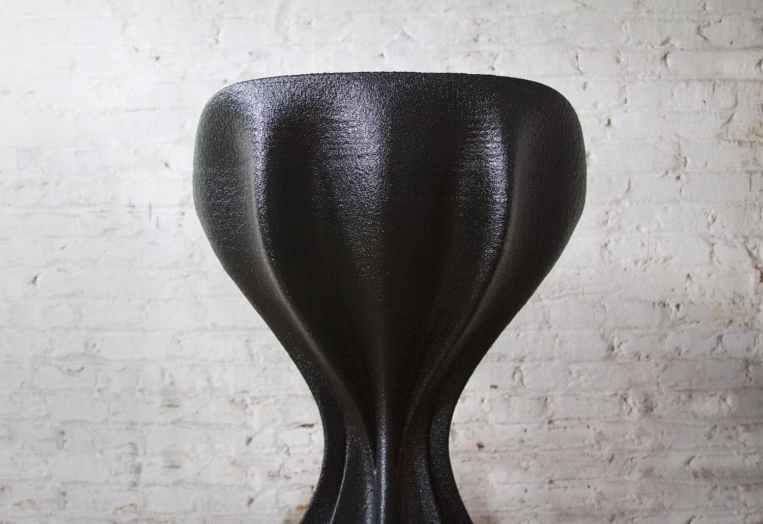 Resolute Chair side profile